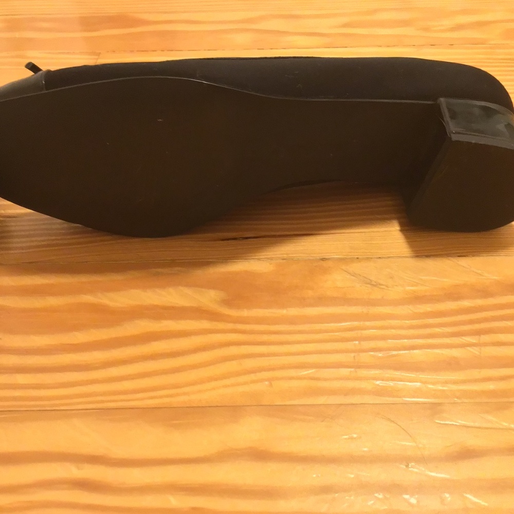 Bandolino Black Pumps - Suede with Patent Toe - Size 8M - Never Worn - Picture 6 of 7
